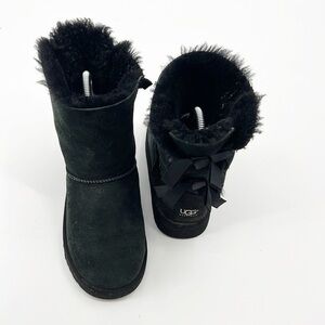 Ugg Mini Bailey Bow Black size 4